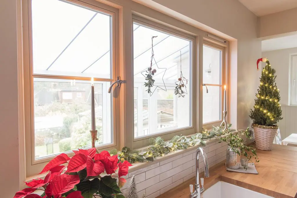 How To Decorate Your Timber Windows at Christmas