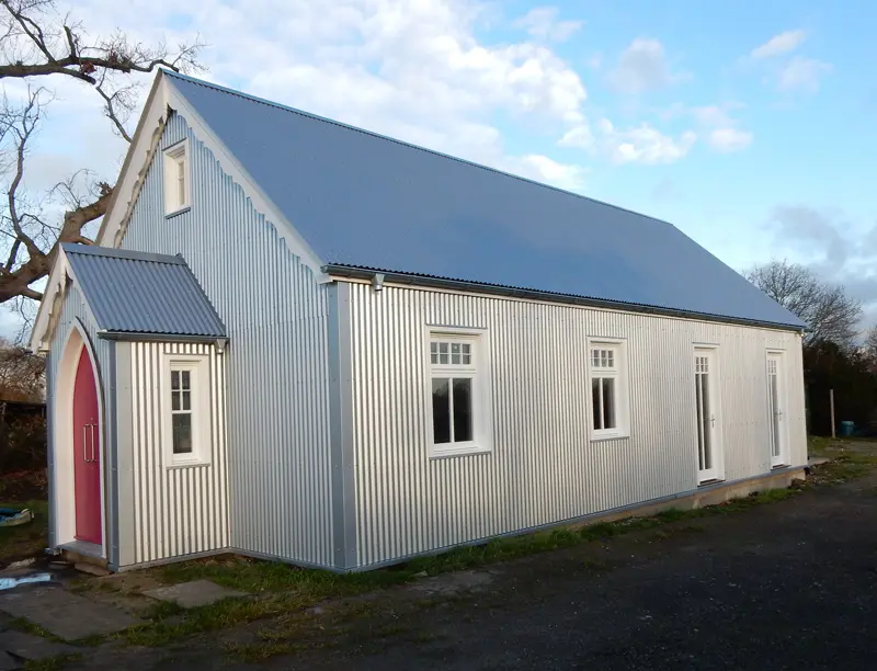 Tin tab building casement windows with bars